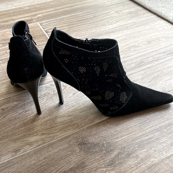 Shoes - BEE FLY size 8M